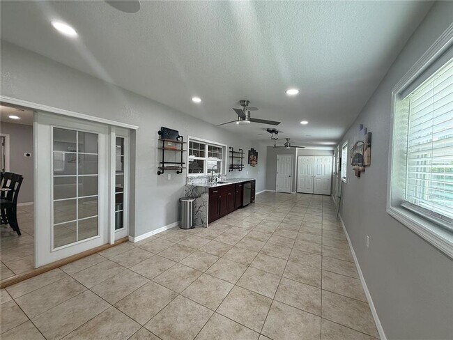 Building Photo - 4410 Waltham Ave