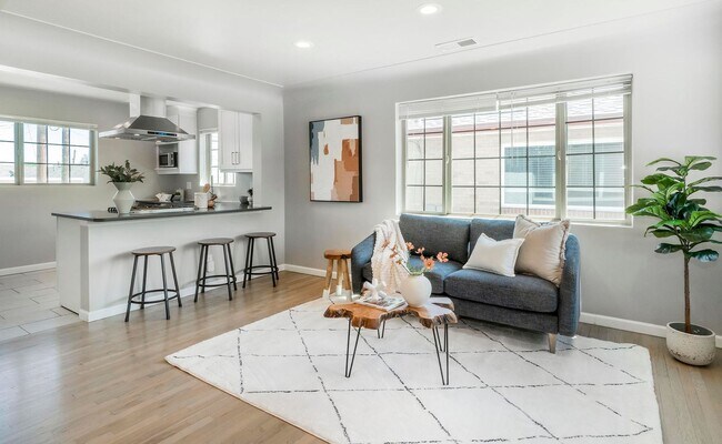 Building Photo - SLOAN'S LAKE: 2-BEDROOM 1 BATH WITH HIGH-END FINISHES