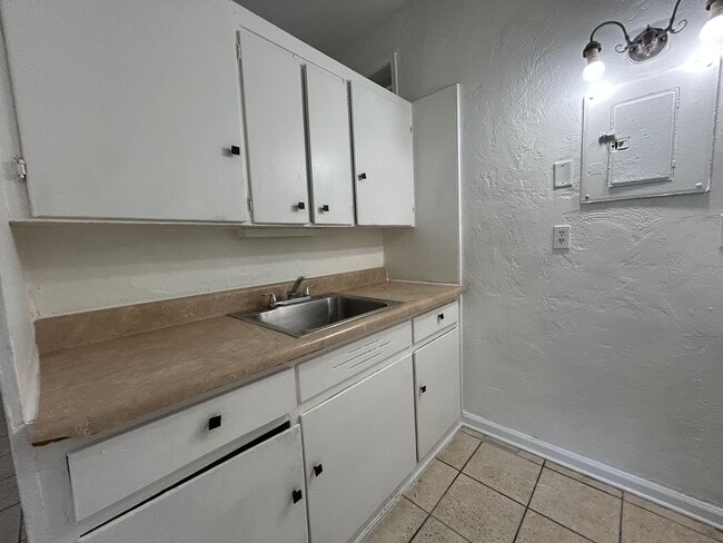 Building Photo - Convinient 2 Bedroom Home in Arlington!