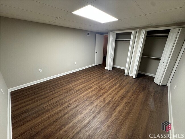 Building Photo - 108 White St