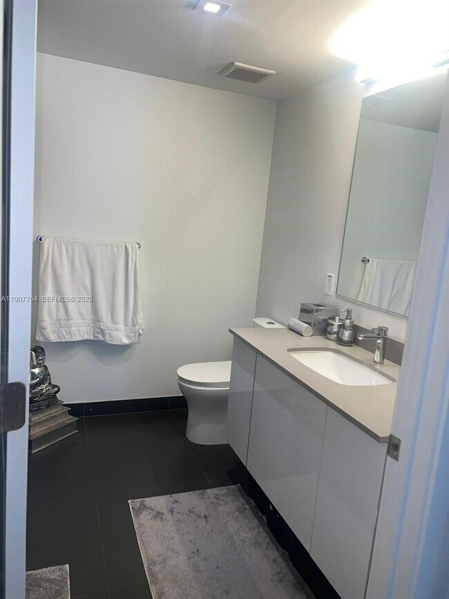 Building Photo - 1600 NE 1st Ave