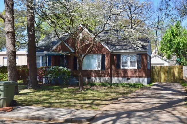 Primary Photo - 1 Bedroom, 1 Bathroom Upstairs apartment n...