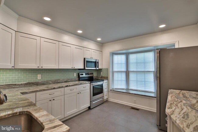 Building Photo - 8 Donagh Ct