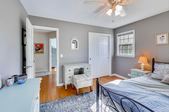 Building Photo - 21301 N Woodland Ave