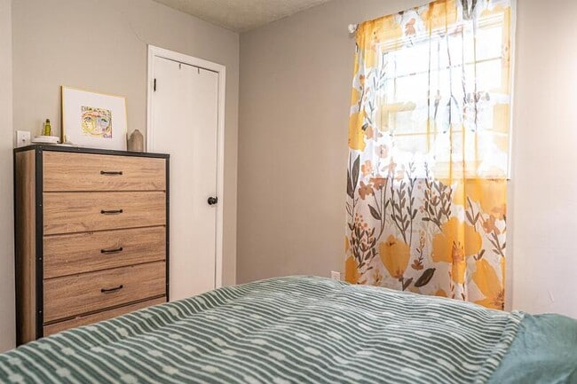 Building Photo - 595 Midway Rd