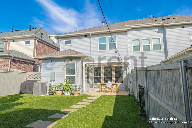Building Photo - 1100 Redbrick Ln