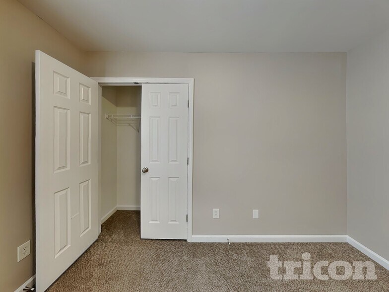 Building Photo - 4053 Laurel Glen Dr