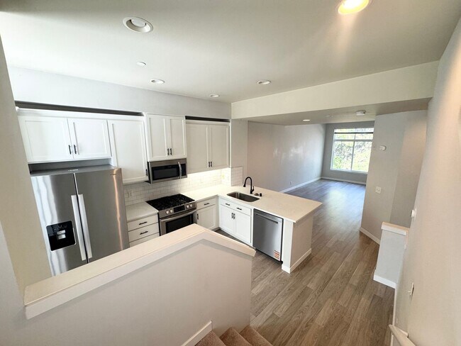 Building Photo - Spacious is Aqua Highlands one bedroom plu...
