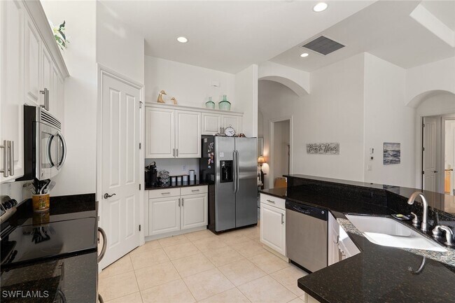 Building Photo - 6534 Caldecott Dr