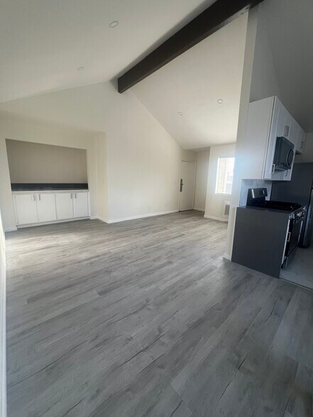 Building Photo - 3250 Andrita St