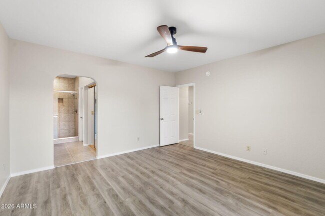 Building Photo - 8841 E Meadow Hill Dr