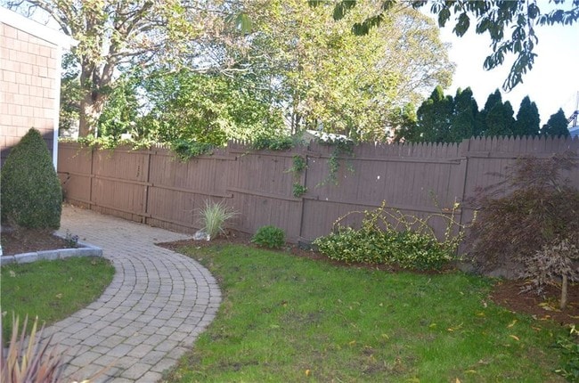 Building Photo - 15 Halsey St