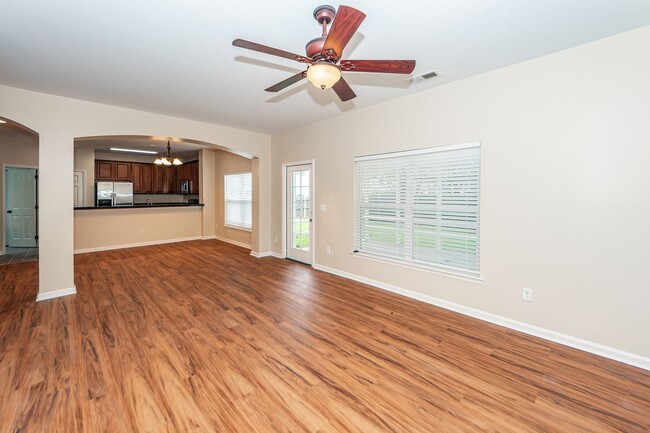 Building Photo - 4 Bedroom 2.5 Bath Home in Felder Creek - ...