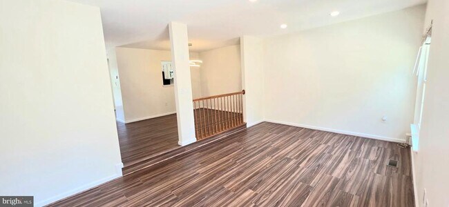 Building Photo - 6008 Raina Dr