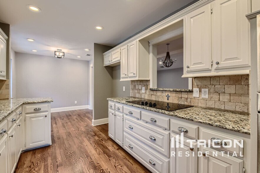 Building Photo - 207 Tanglewood Dr