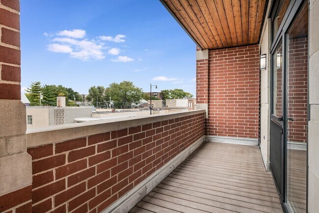 Building Photo - 7652 Madison St