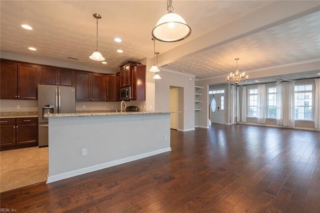 Building Photo - 5616 Memorial Dr