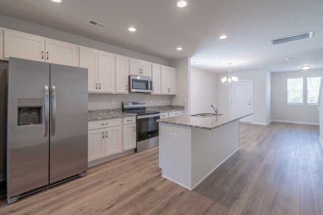 Building Photo - 223 Hoskins Ave Dr