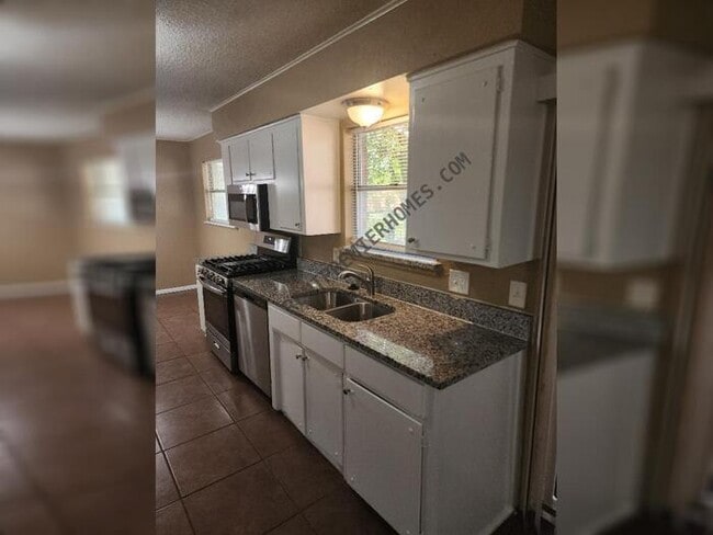 Building Photo - 1175 Dublin Dr