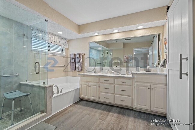 Building Photo - 2108 Winona Dr