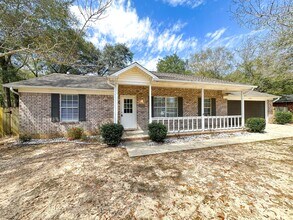 Building Photo - 3 Bedroom 2 Bath home in Marblehead Estates, located in Milton, FL!
