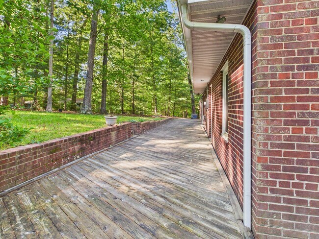Building Photo - 7854 Whitworth Rd