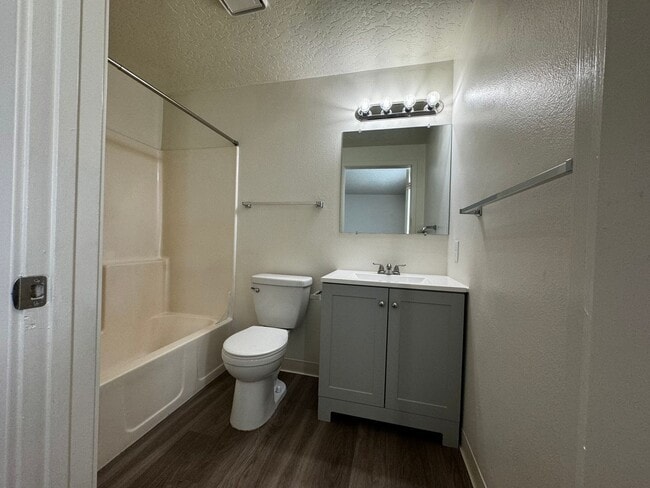 Building Photo - 3125 S Apple St