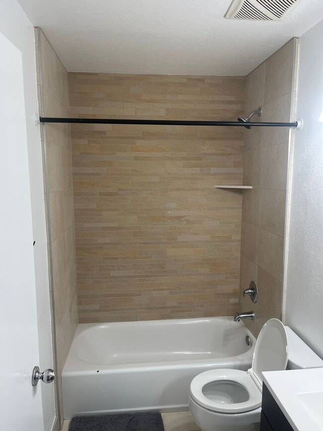 Building Photo - Beautifully Updated 3-Bedroom Townhome in ...