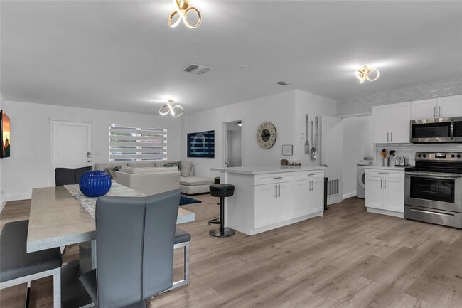 Building Photo - 5311 Pierce St