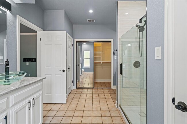 Building Photo - 128 Mockingbird Ln