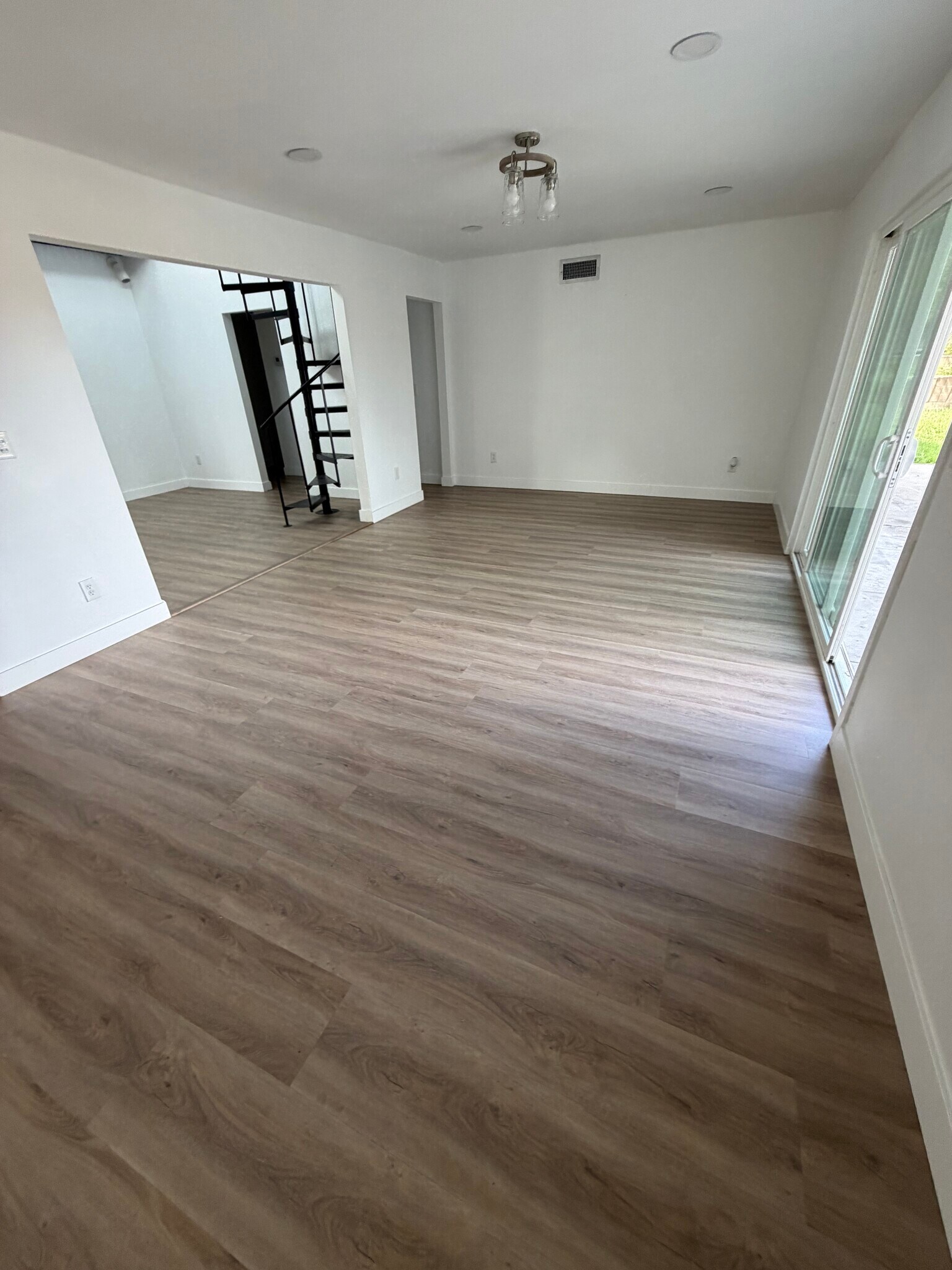 Building Photo - 1315 Ameluxen Ave