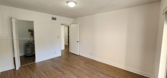 Building Photo - 8180 Geneva Ct