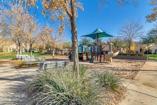 Building Photo - Gorgeous 3 bed/2 bath in Power Ranch!