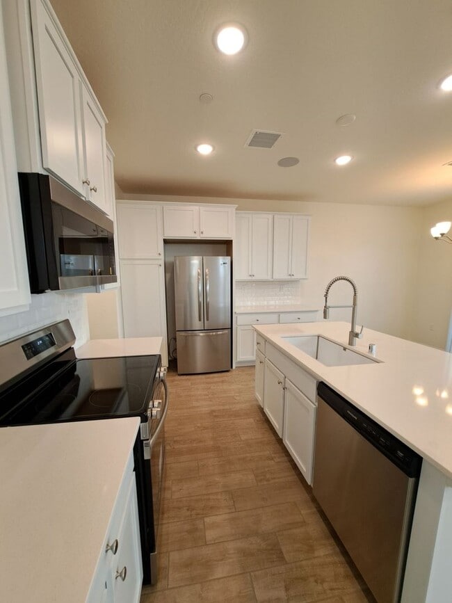 Building Photo - Beautiful 3-Bedroom Home in Gated Clovis Community!