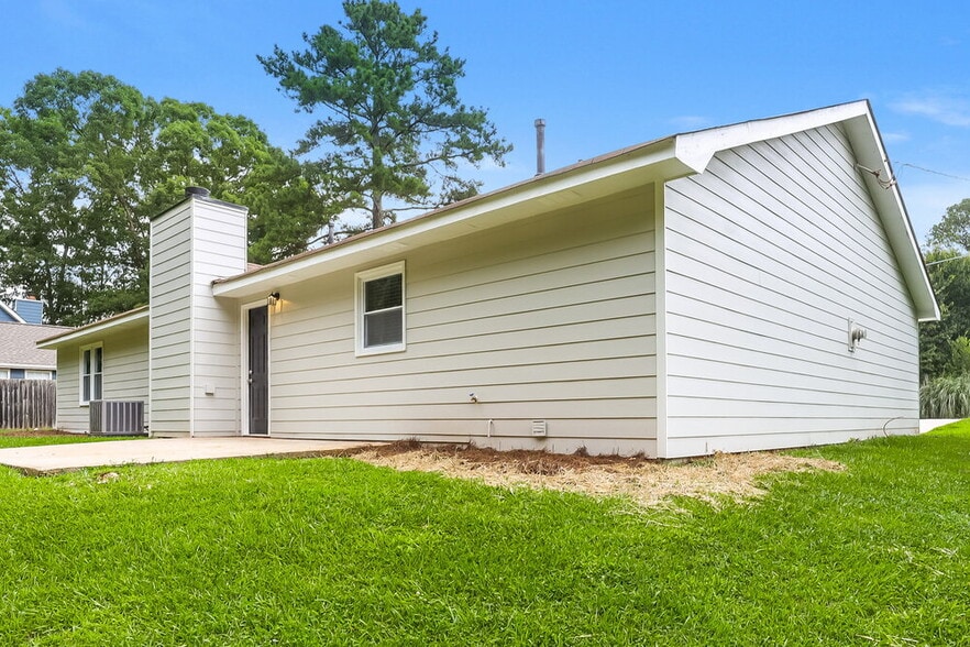 Building Photo - 4741 Cedar Lake Dr SE
