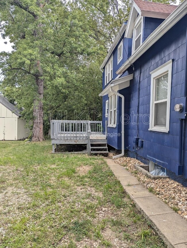 Building Photo - 724 S Grand Ave