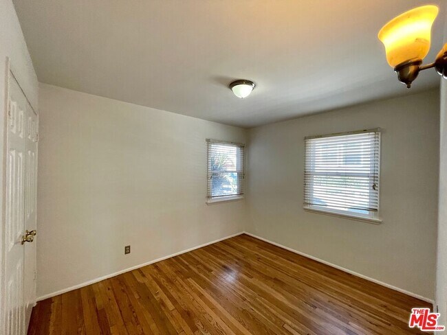 Building Photo - 5954 W 85th Pl