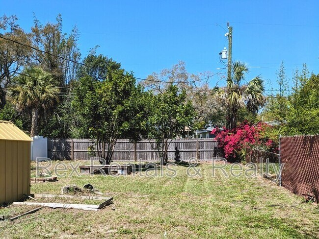 Building Photo - 6559 Bougainvilla Ave S