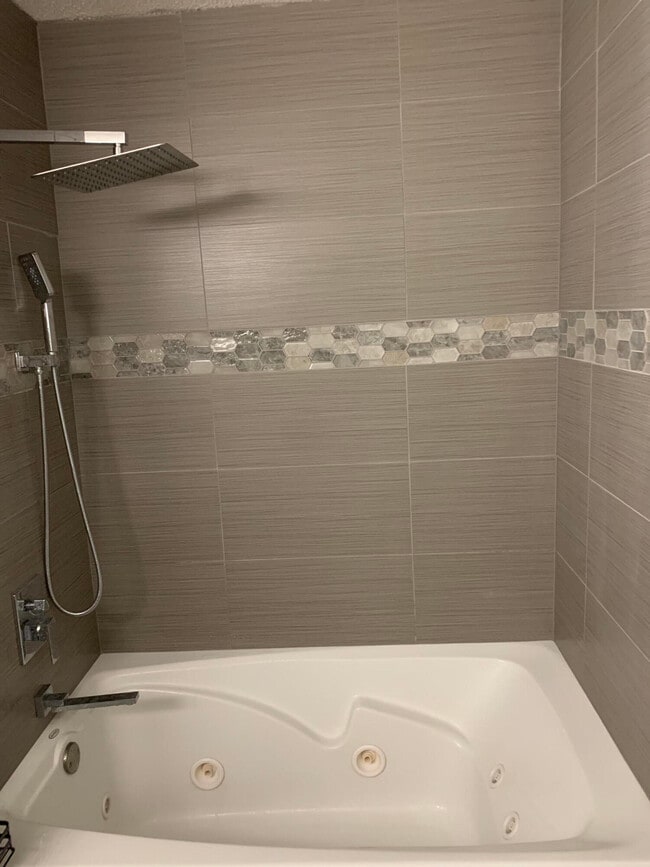 Building Photo - 109 Hollyridge Ln