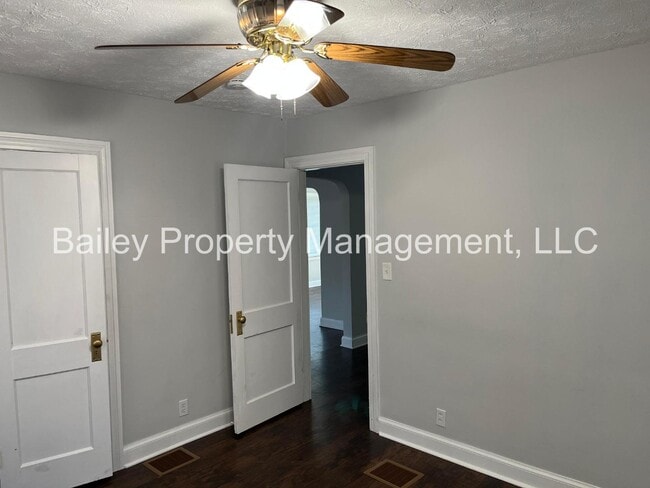 Building Photo - 5710 Barrett Ln