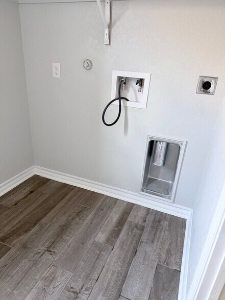 Building Photo - 8803 Kallison Arbor