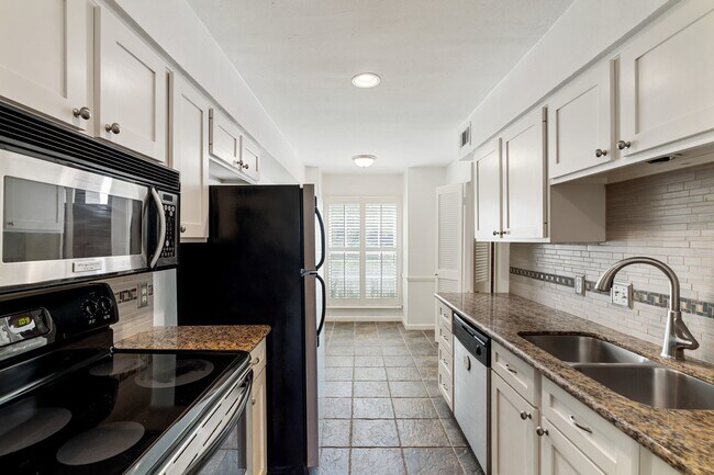 Building Photo - 13228 Trail Hollow Dr