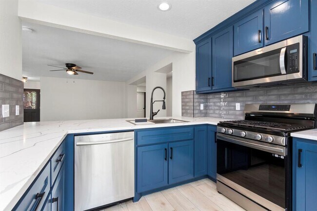 Building Photo - 1204 Gerona Blvd