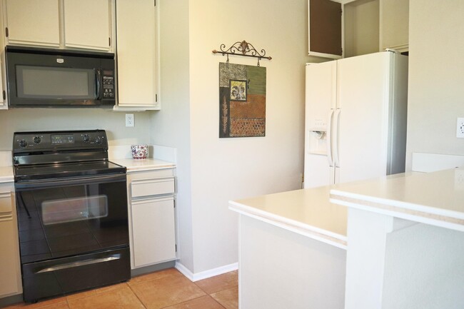 Building Photo - 29017 W Natoma Dr