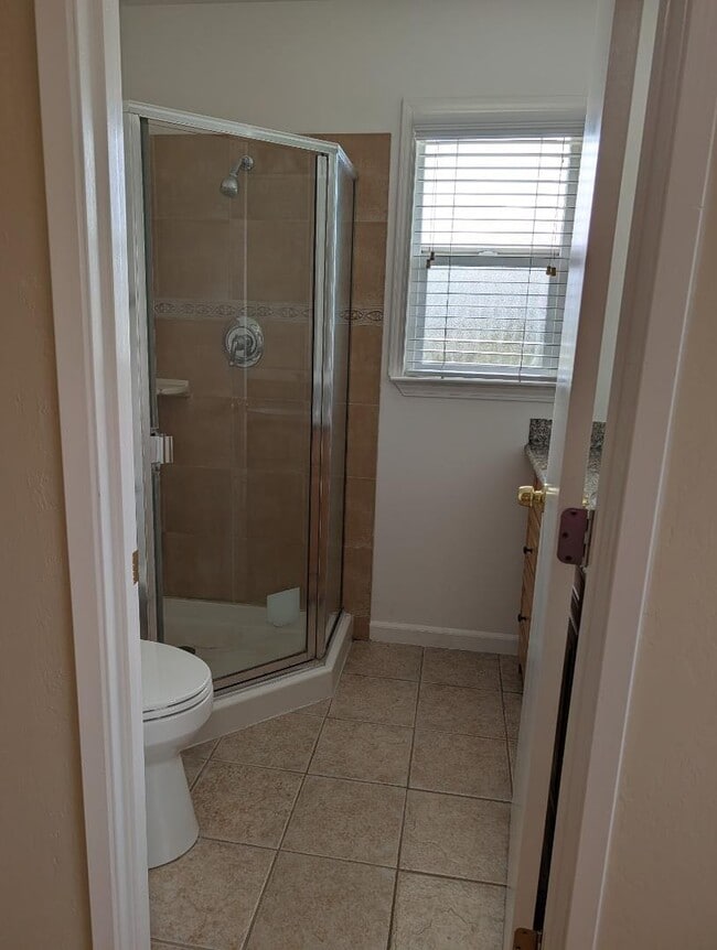 Building Photo - 2112 Rockhurst Ct