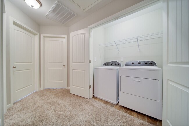 Building Photo - 226 Saxony Way