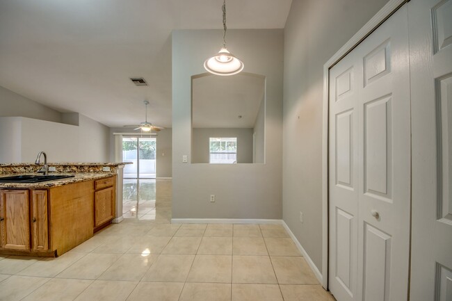 Building Photo - 2462 Nature Pointe Loop
