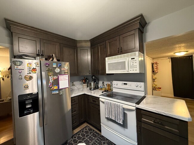 Building Photo - Bloomington 4 Bed 3 Bath Single Family Home