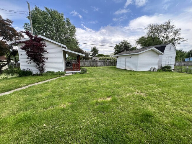 Building Photo - 406 Magnolia Dr