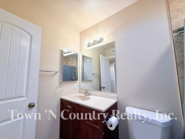 Building Photo - 1720 Cherokee Dr